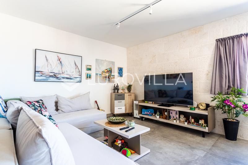 Brac, Sutivan - lejlighed med have, pool og havudsigt, der ligner et lille hus - 3