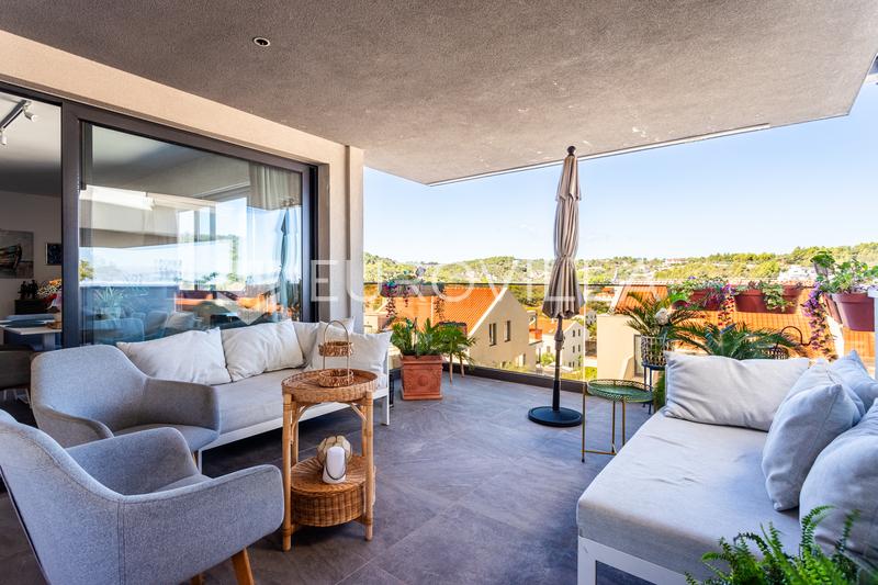 Brac, Sutivan - lejlighed med have, pool og havudsigt, der ligner et lille hus - 2