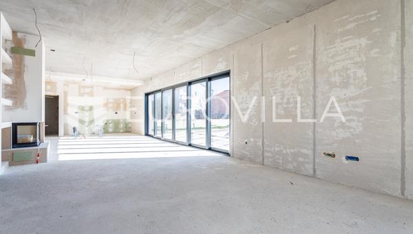 Kastel Luksic, Familienvilla mit Pool in fortgeschrittener Rohbauphase