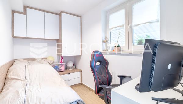 Zagreb, Trnje, zemljište s 2 stambena objekta, 331 m2