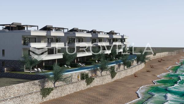 Otok Pag, plaža Perilo, trosoban stan u luksuznoj novogradnji PRVI RED DO MORA