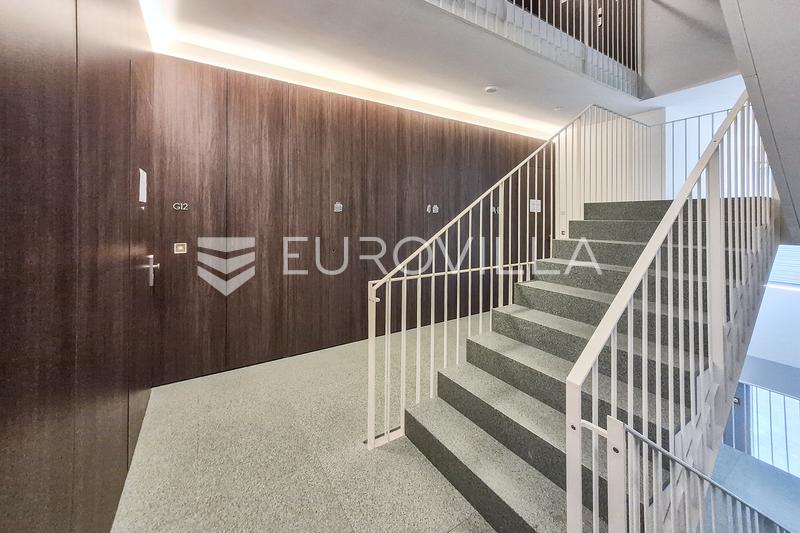 Zagreb, Trg Franje Tuđmana, dvosoban stan s loggiom i terasom 79.15 m², parkirno mjesto, spremište - 29