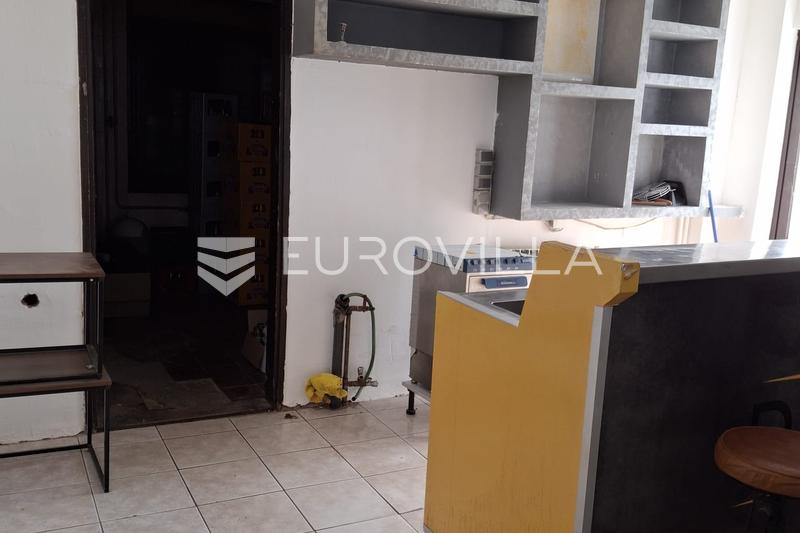 Vukovar, Sotin, ticari alanlı ev ve büyük arsa 3.675 m² - 23