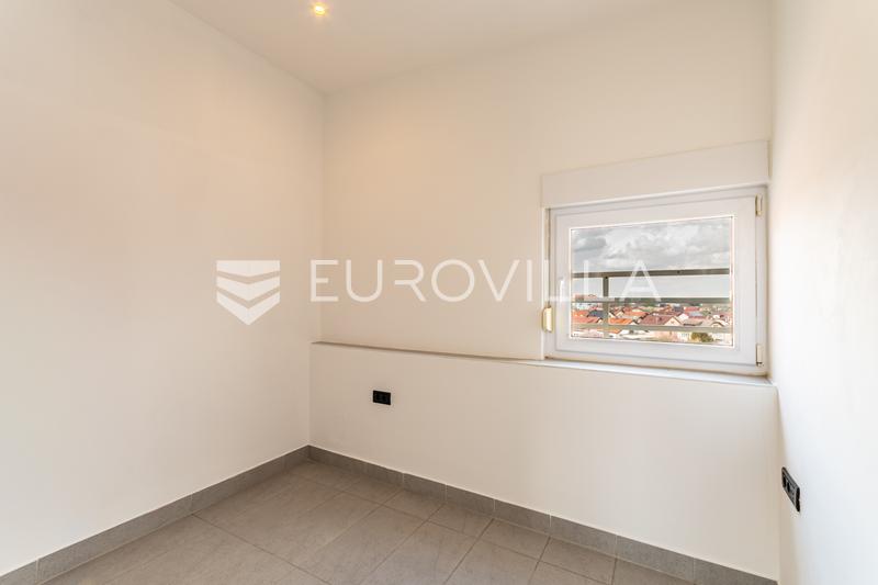 Varaždin, Texas, četverosoban penthouse površine 96,34 m² sa prekrasnom terasom