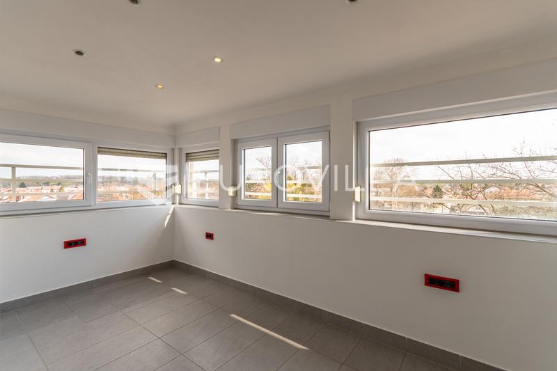 Varaždin, Texas, četverosoban penthouse površine 96,34 m² sa prekrasnom terasom