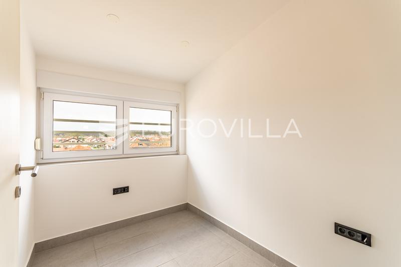 Varaždin, Texas, četverosoban penthouse površine 96,34 m² sa prekrasnom terasom