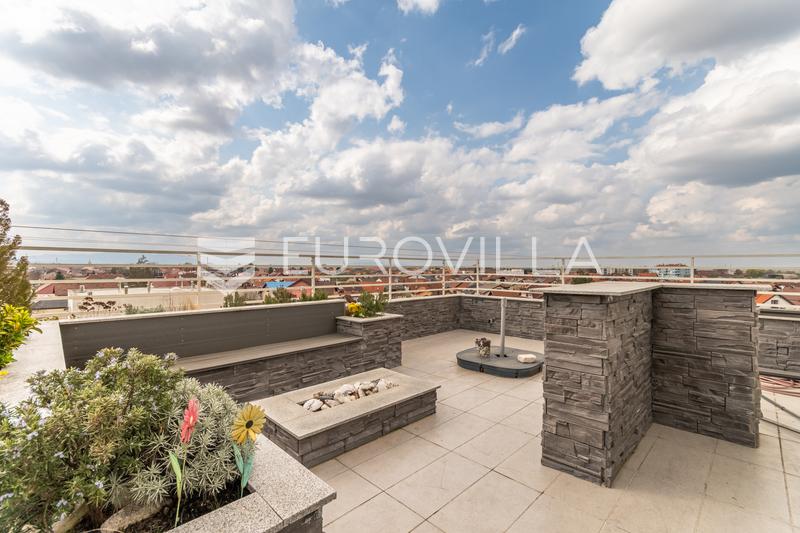 Varaždin, Texas, četverosoban penthouse površine 96,34 m² sa prekrasnom terasom
