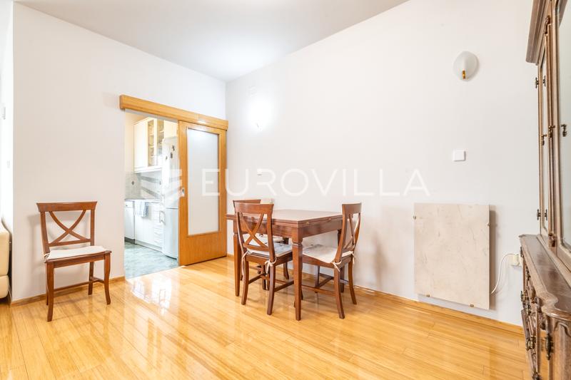 Zagreb, Mikulići, functional two-bedroom apartment with parking space 70 m²