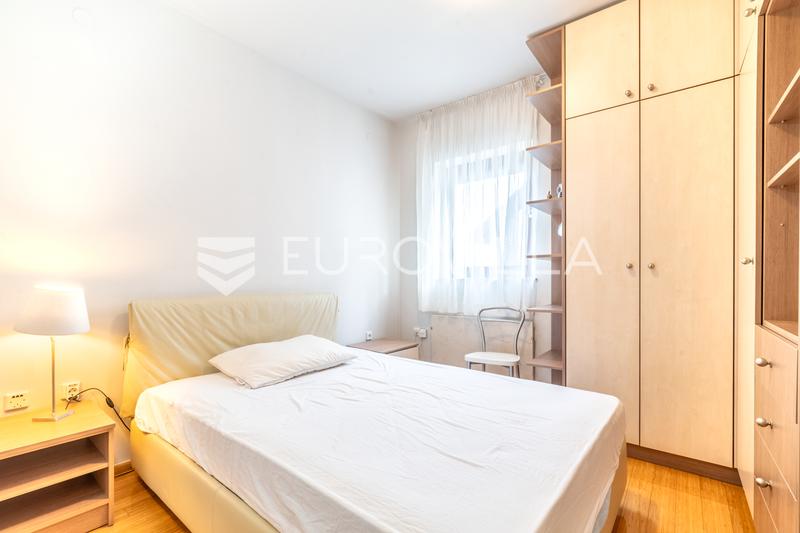 Zagreb, Mikulići, functional two-bedroom apartment with parking space 70 m²