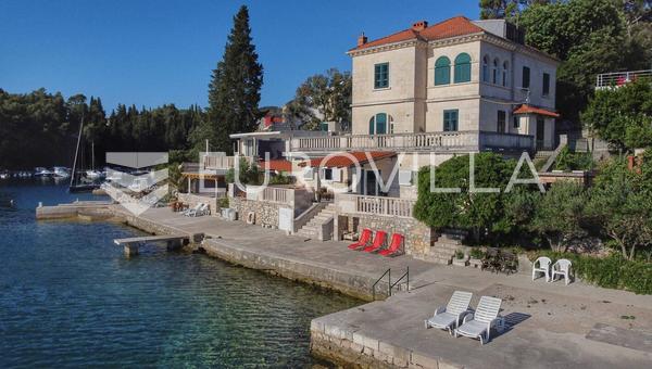 Otok Korčula, grad Korčula, apartmani uz more u blizini stare jezgre