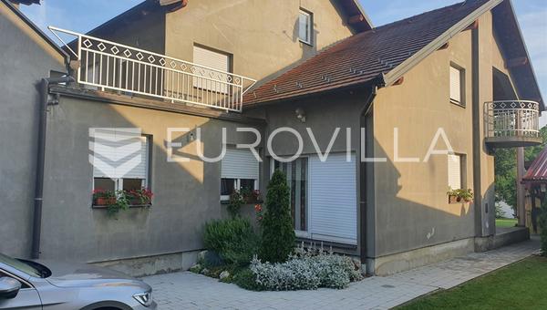 Vinkovci, kuća 300 m², centar, namještena, odmah useljiva