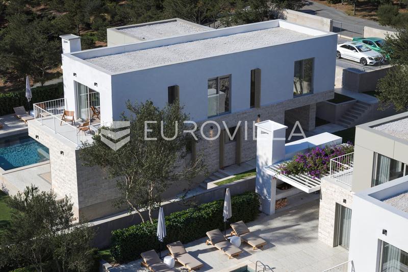 Brač, Supetar - rakennustontti rakennusluvalla - 12