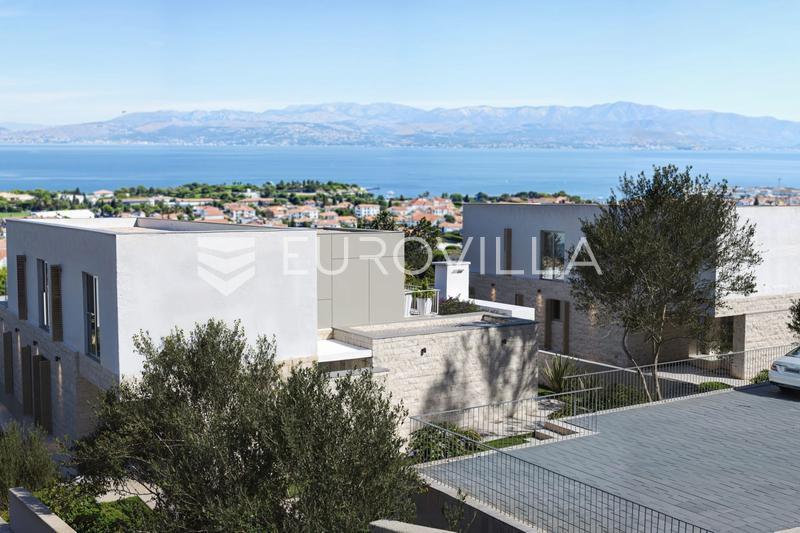 Brač, Supetar - rakennustontti rakennusluvalla - 7