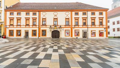 Varaždin, Centar, Barokni dvoetažni stan 231 m²