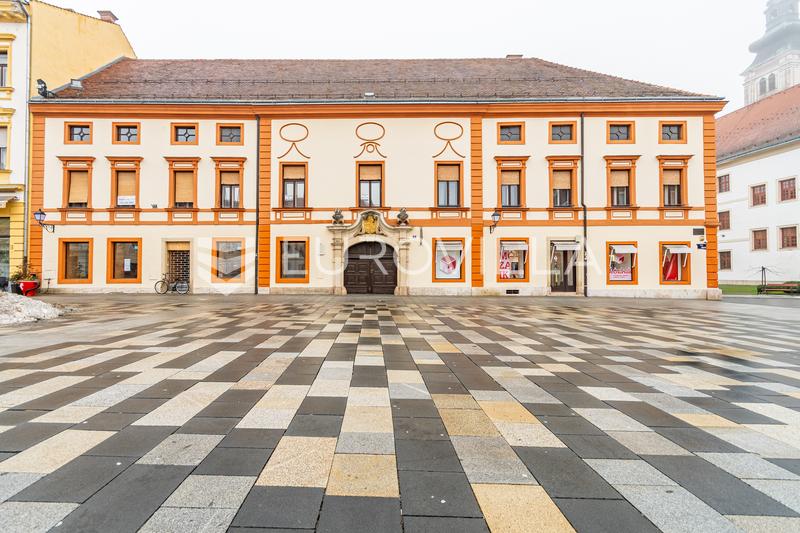 Varaždin, Centar, Barokni dvoetažni stan 231 m²