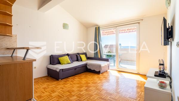 Kaštel Sućurac, dom s tromi bytovými jednotkami