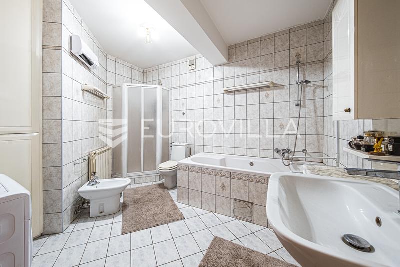 Zágráb, Maksimir, lakó- és kereskedelmi épület 602 m², melléképület 43 m² - 14