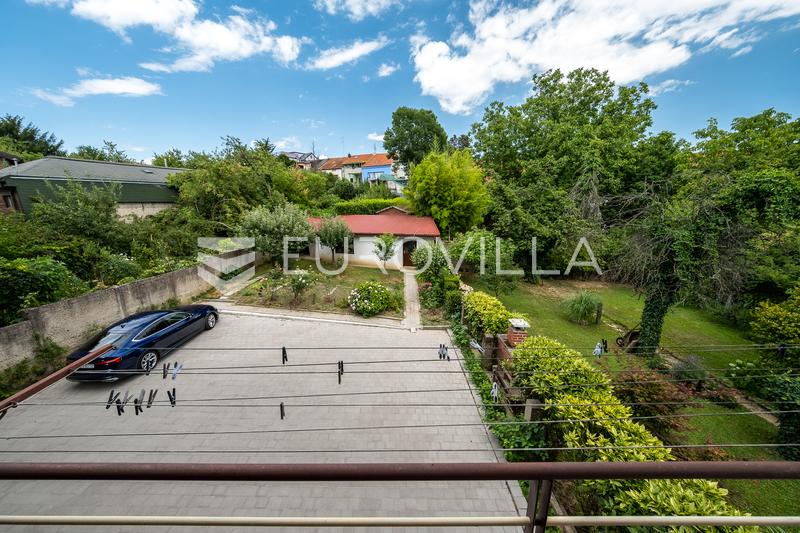 Zágráb, Maksimir, lakó- és kereskedelmi épület 602 m², melléképület 43 m² - 30