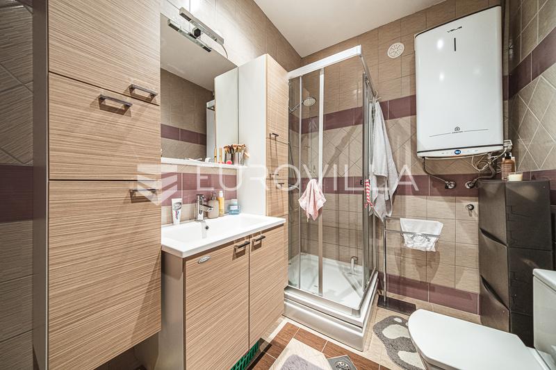 Zágráb, Maksimir, lakó- és kereskedelmi épület 602 m², melléképület 43 m² - 19