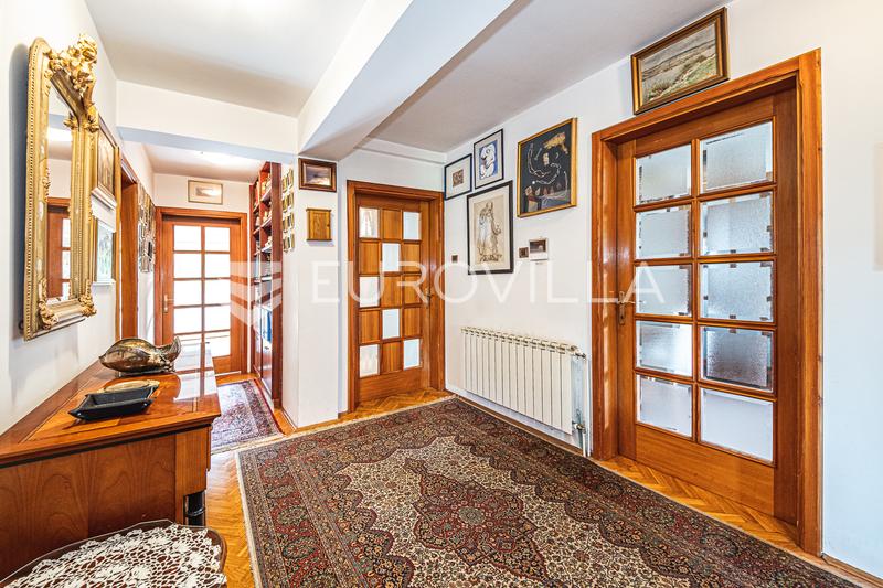 Zágráb, Maksimir, lakó- és kereskedelmi épület 602 m², melléképület 43 m² - 17