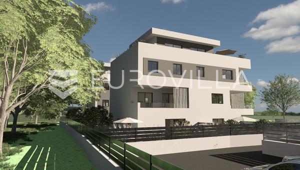 Kaštel Stari, trosoban stan s pogledom na more na odličnoj lokaciji