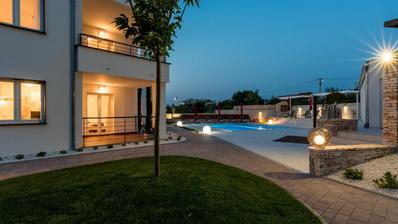 Istria, Peroj, two-bedroom apartment, heated pool, Mediterranean garden