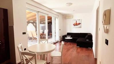 Dramalj, dvosoban stan 45 m², natkrivena terasa 55 m²