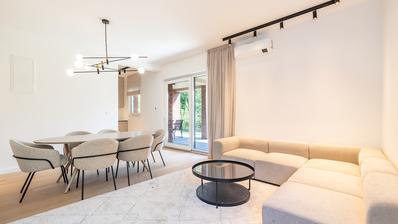 Zagreb, Bukovac - Luxuriöse Vierzimmerwohnung mit privatem Garten, 2 Garagenplätzen, Außenparkplatz