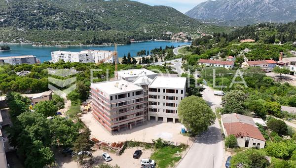 Ploče, nybyggnad, trerumslägenhet på andra våningen.