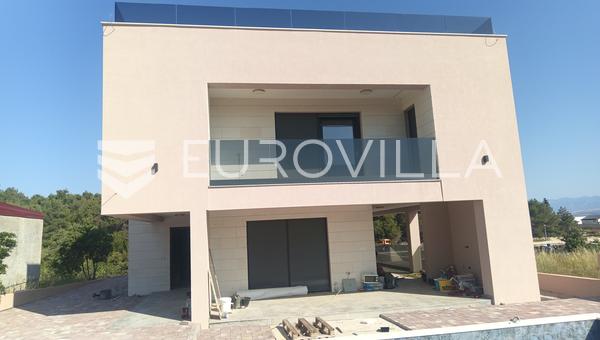 Vir, Moderna dvojna vila s bazenom i krovnom terasom, otvoreni pogled na more i Velebit