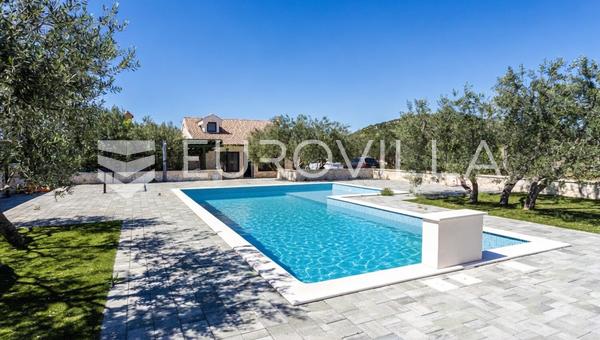 Gacelezi, casa con piscina y galería en una parcela espaciosa de 4633 m²