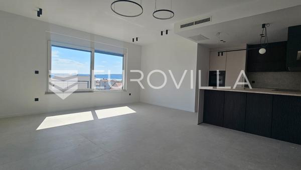 Kaštel Stari, luksuzan stan 102 m² zgrada s liftom, garažom i pogledom na more