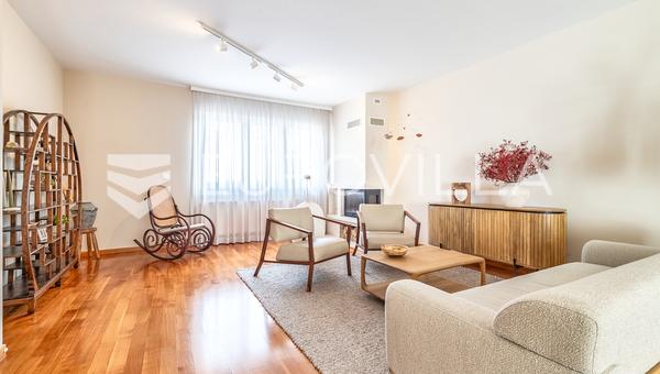 Zagreb, Vrapce, Moderne familiehus, terrasse og overdækket parkering på en 667 m² stor grund