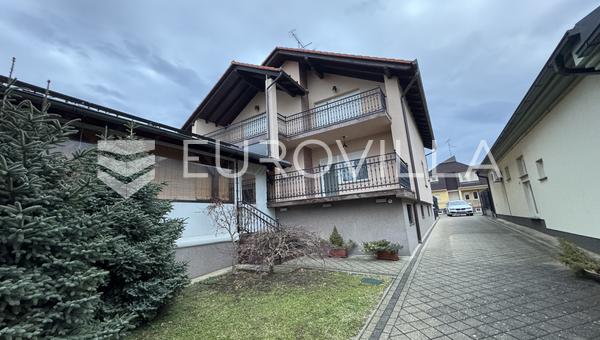 Đakovo, Centar, luksuzna kuća 470 m2 na izuzetnoj lokaciji