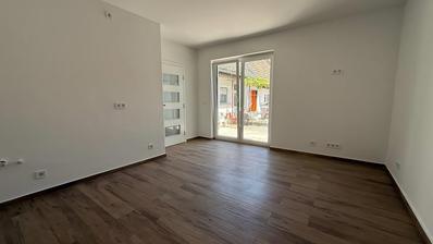 Osijek, Donji grad, novoadaptiran dvorišni stan s dvije spavaće sobe, 52 m²