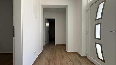Osijek, Donji Grad, apartamento de três quartos com pátio e estacionamento, novo empreendimento, 53 m²