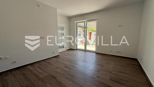 Osijek, Donji Grad, nově zrekonstruovaný dvorní byt se dvěma ložnicemi, 52 m²