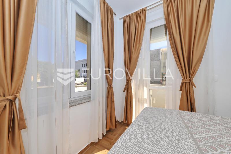 Zadar, širi centar, prekrasan dvosobni stan potpuno renoviran i namješten - 31
