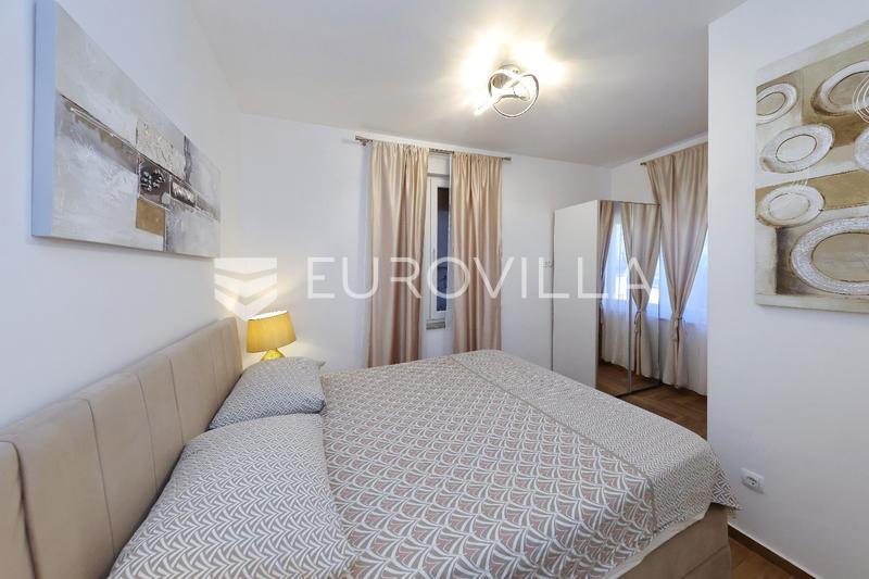 Zadar, širi centar, prekrasan dvosobni stan potpuno renoviran i namješten - 37
