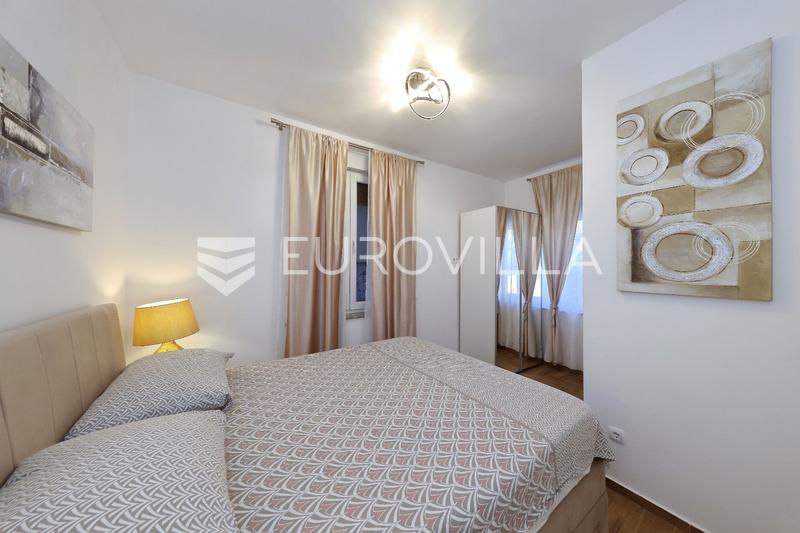 Zadar, širi centar, prekrasan dvosobni stan potpuno renoviran i namješten - 35