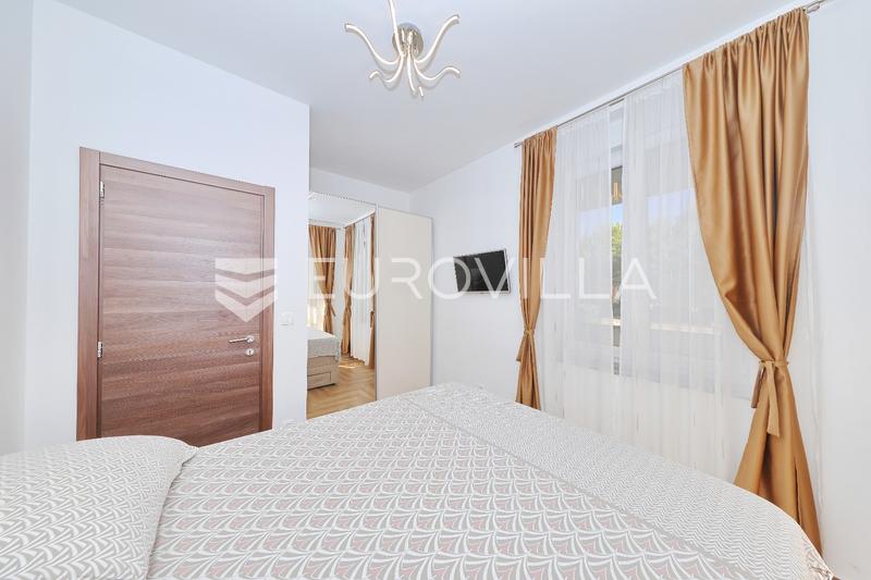 Zadar, širi centar, prekrasan dvosobni stan potpuno renoviran i namješten - 29