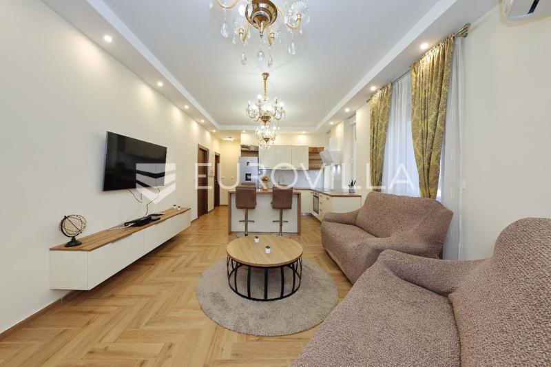 Zadar, širi centar, prekrasan dvosobni stan potpuno renoviran i namješten - 7