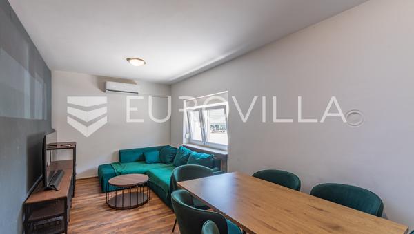 Varaždin, Centar, uređen i namješten dvosoban stan na odličnoj lokaciji, površine 49,2 m²