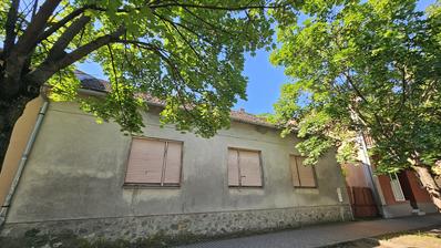 Beli Manastir, Center, Hiša za prenovo - Odlična lokacija
