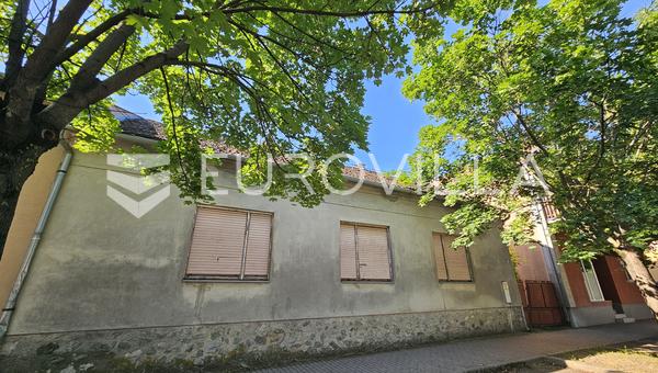Beli Manastir, Centar, kuća za adaptaciju na zemljištu od 1349 m²