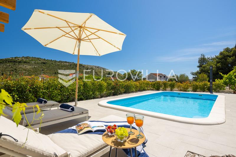 Rogoznica, casa splendidamente progettata con piscina e giardino vicino al mare - 8