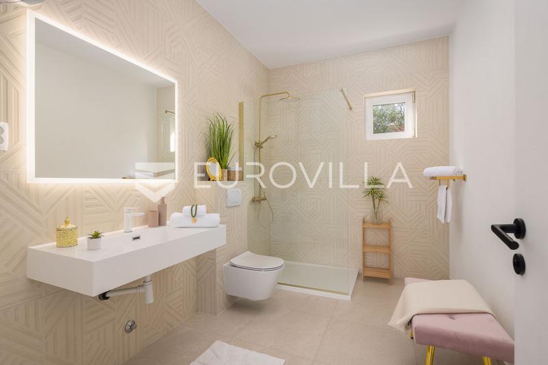 Rogoznica, casa splendidamente progettata con piscina e giardino vicino al mare - 17