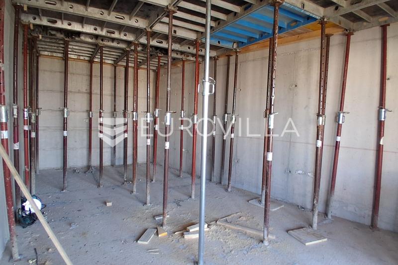 Omiška rivijera, dvosoban stan u blizini mora