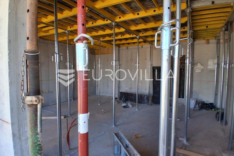 Omiška rivijera, dvosoban stan u blizini mora