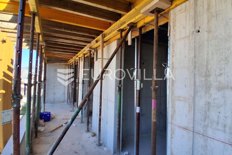 Omiška rivijera, dvosoban stan u blizini mora